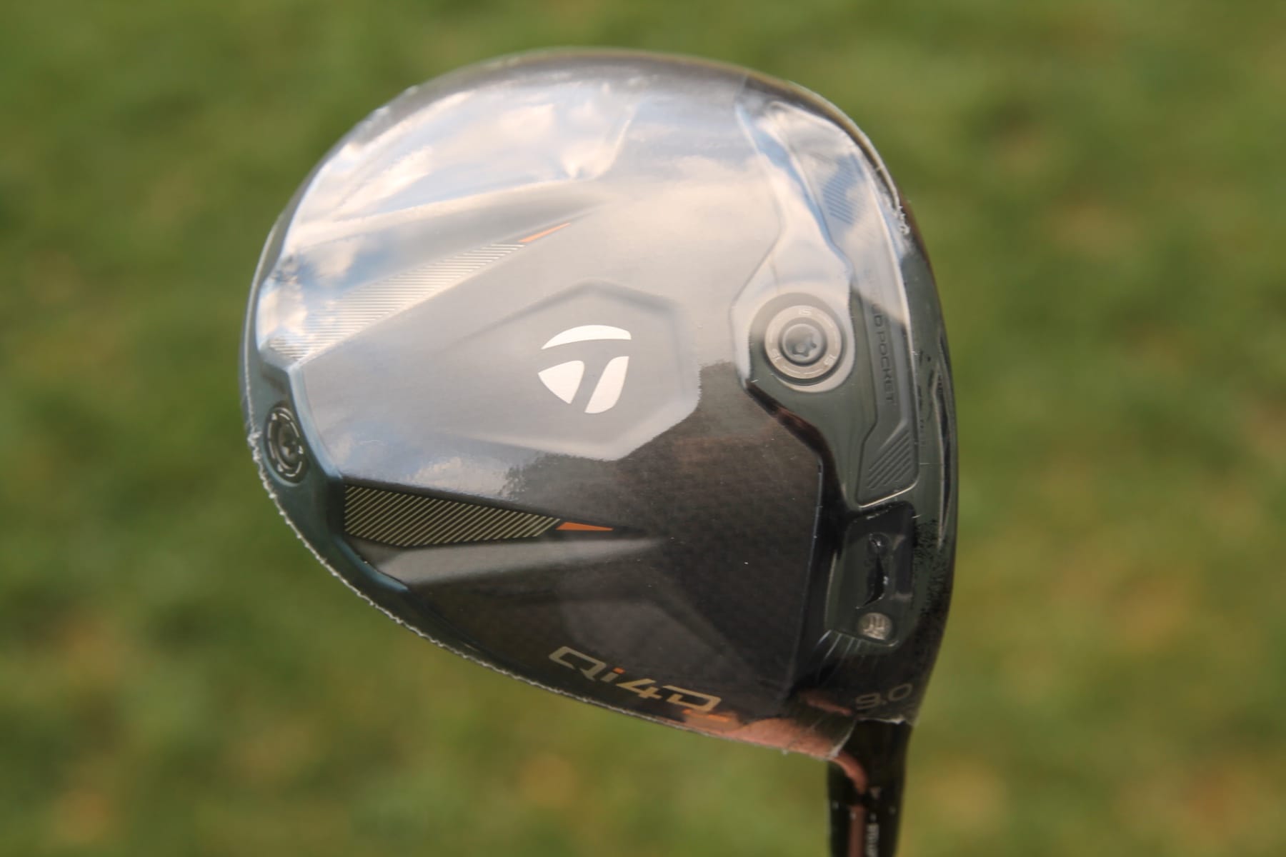 New Tour Issue Qi4D LS 9.0 w/ UST Mamiya Lin-Q White 7X